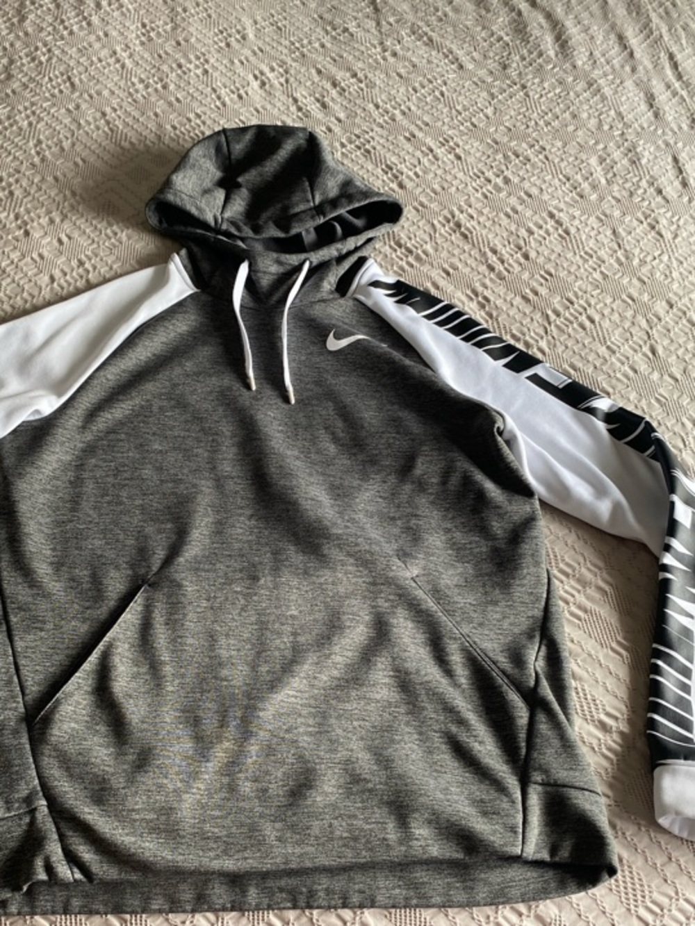Nike Gray and White Men's Hooded Pullover Sweatshirt